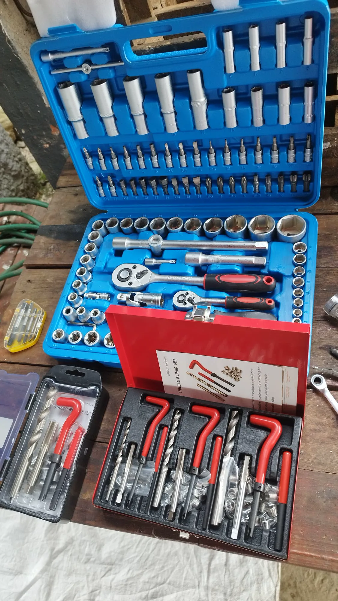 Juegos de llaves, tubos y herramientas para reparación de motos